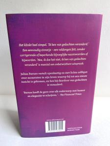 Back Cover of the Dutch translation of Changing My Mind by Julian Barnes